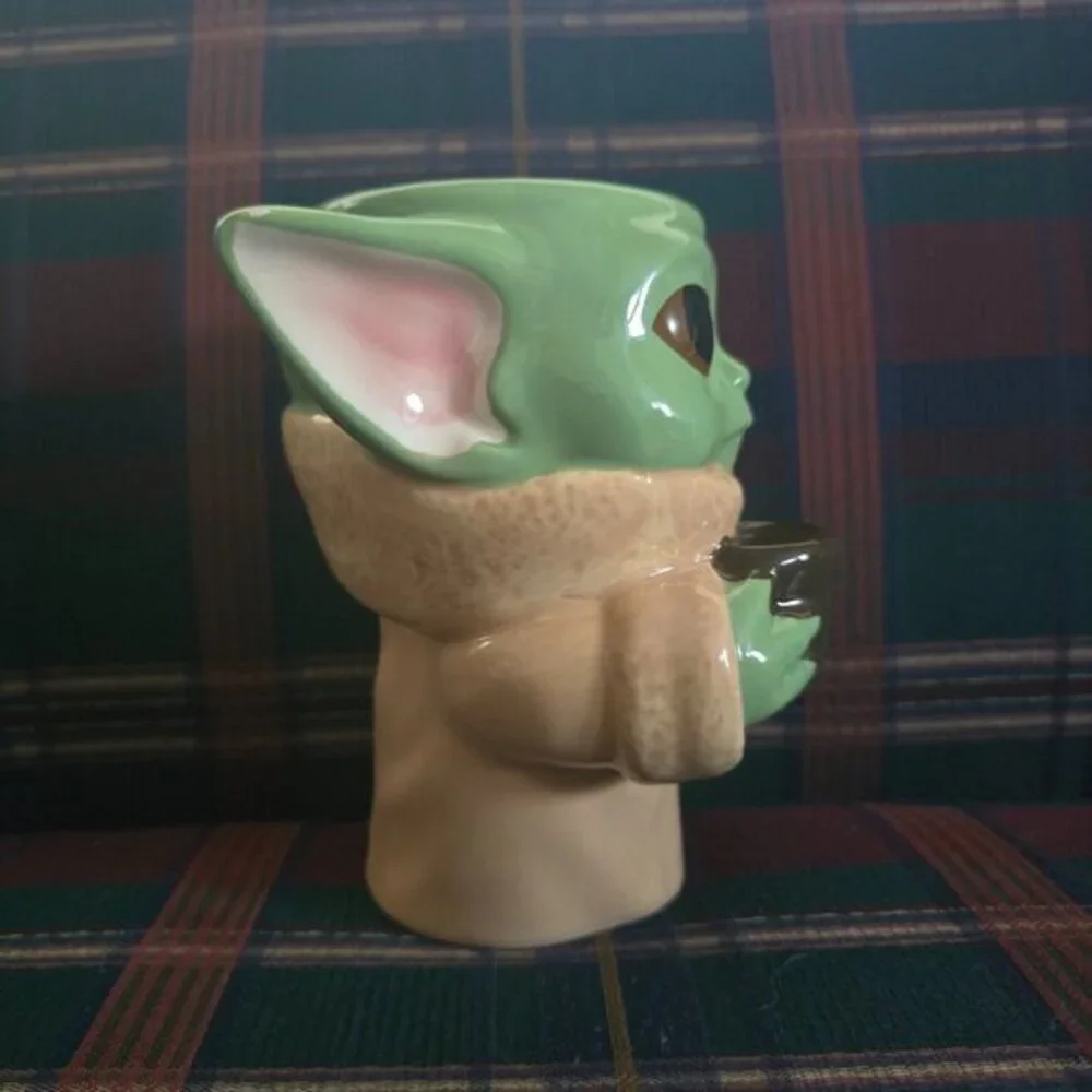 The Child Grogu‎ Star Wars Mandalorian Mug Goblet Lucas films baby Yoda with cup